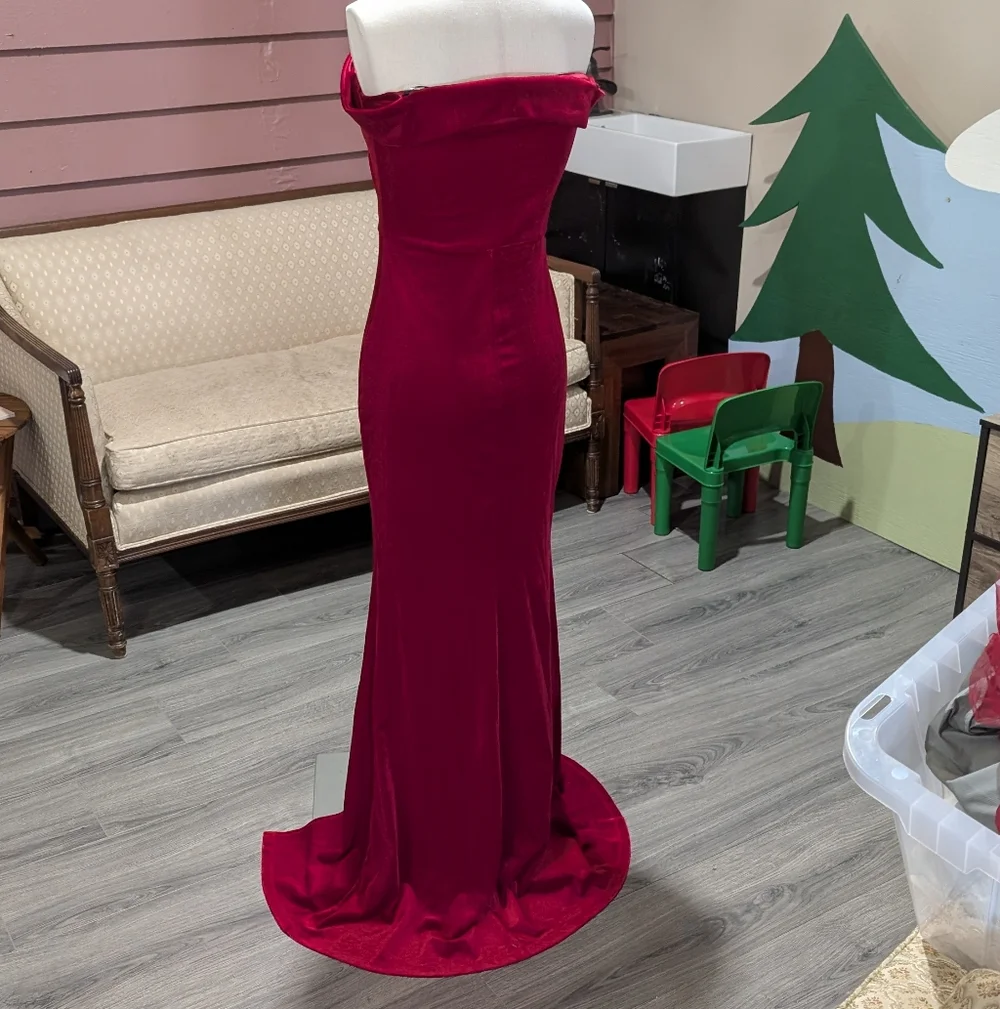 Windsor Strapless Red Gown - Picture 2 of 3